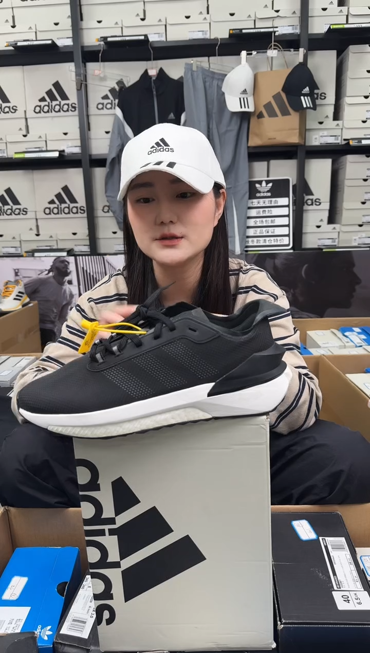 【闪购商品】42.5 阿迪达斯正品运动鞋 假一赔十