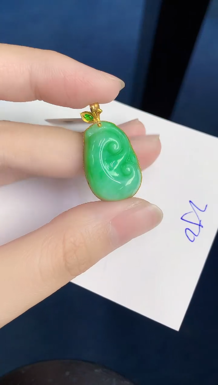 翡翠18K金镶嵌颈饰0000000000