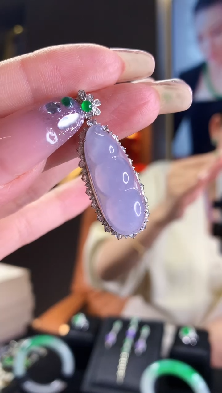 【闪购商品】翡翠吊坠(不含链)18K金镶嵌豆子