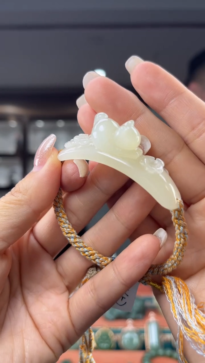 颈饰未镶嵌和田玉佩佩