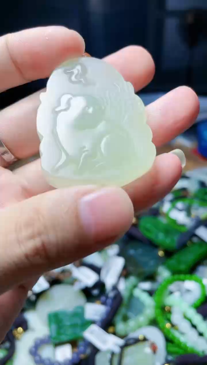 颈饰未镶嵌和田玉1