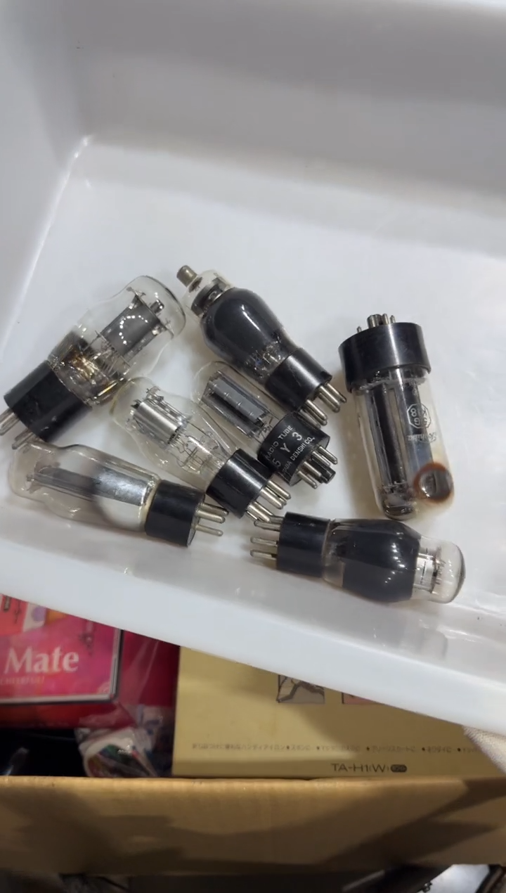 8新1****3 626   中古商品，瑕疵品，不保好坏。