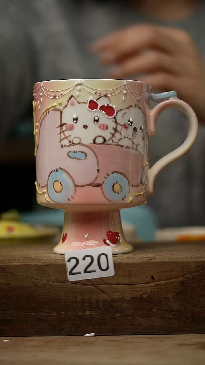 【闪购商品】瓷片新品设计师款浮雕可爱吸管杯