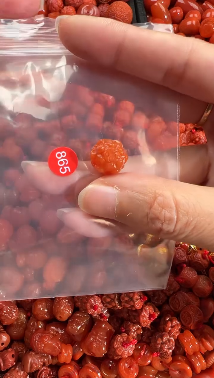 南红玛瑙未镶嵌颈饰2