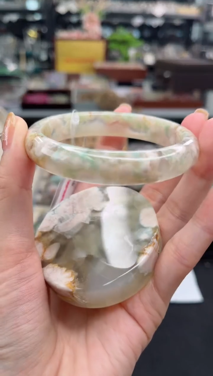 【闪购商品】石英质玉手镯未镶嵌60圈口（赠品镯心）2S9840