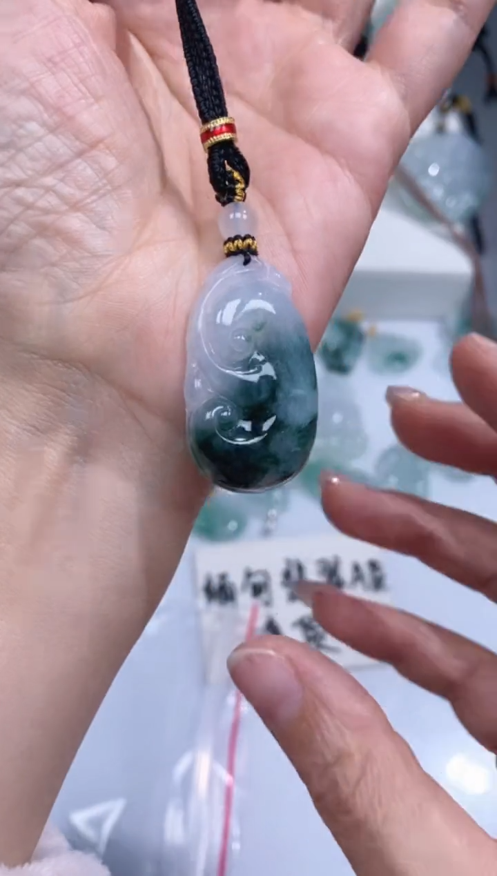 颈饰未镶嵌翡翠吊坠