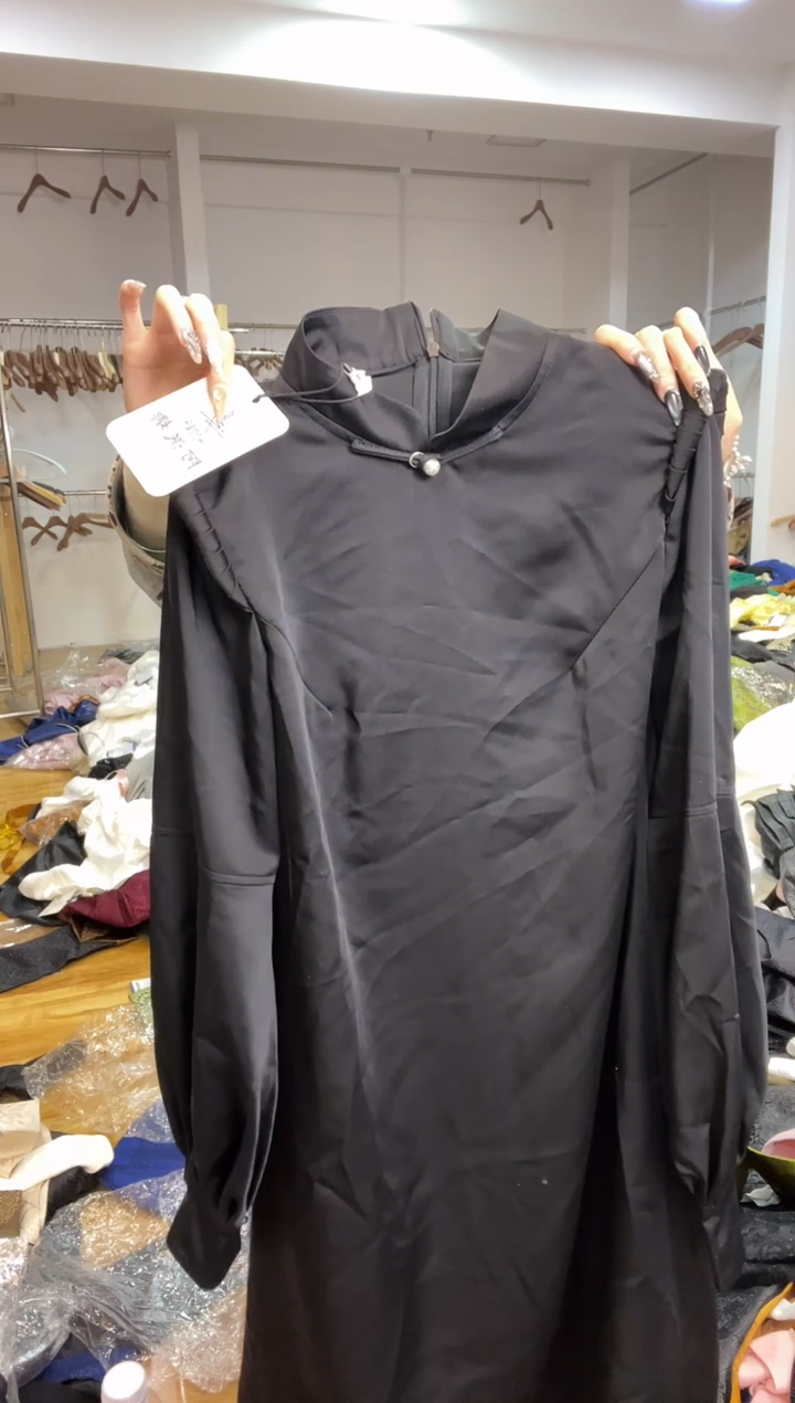 连衣裙       S码         95斤   （没有腰带）