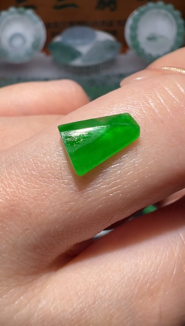【闪购商品】定制翡翠未镶嵌9.9*7.3*3切割面