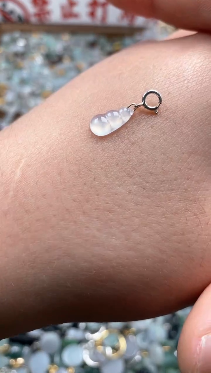 【闪购商品】翡翠颈饰未镶嵌哥哥