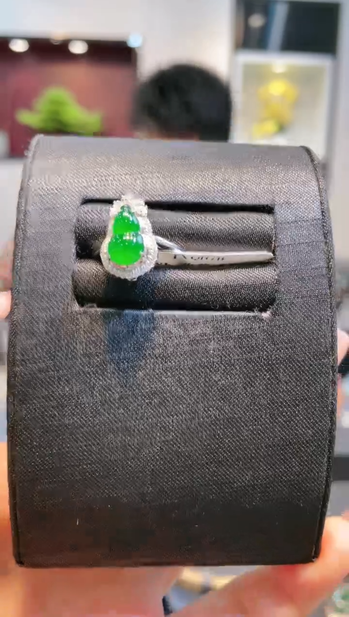 【闪购商品】翡翠颈饰18K金镶嵌A31天然A货翡翠戒指