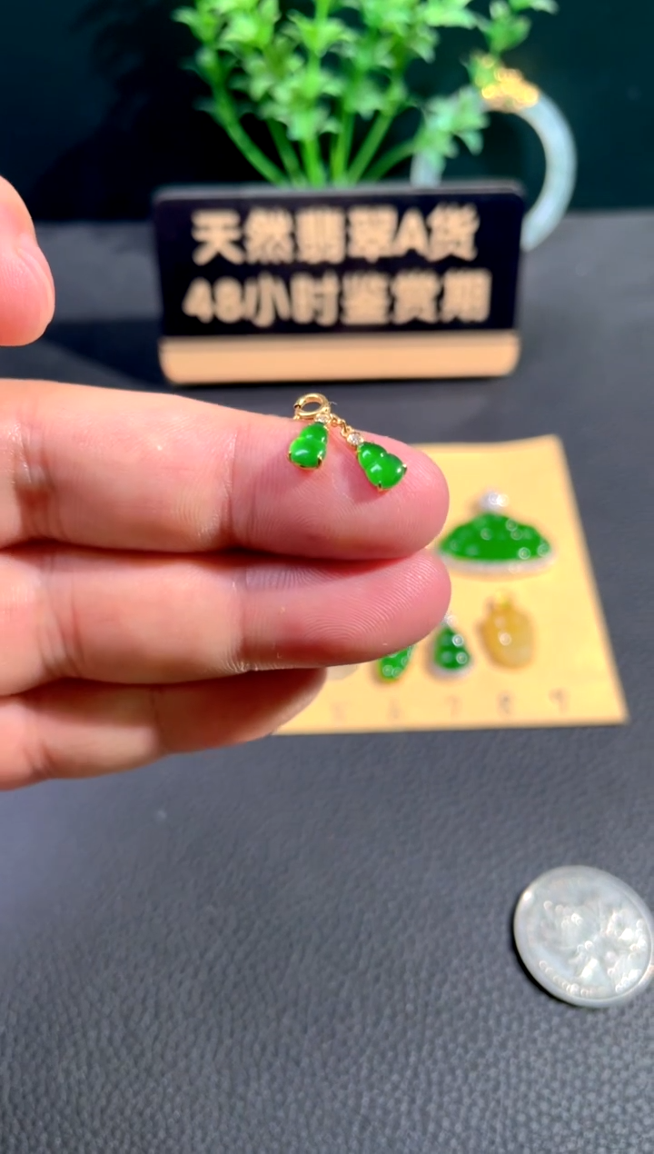 颈饰18K金镶嵌翡翠翡翠