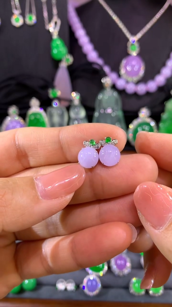 18K金镶嵌翡翠耳饰耳钉