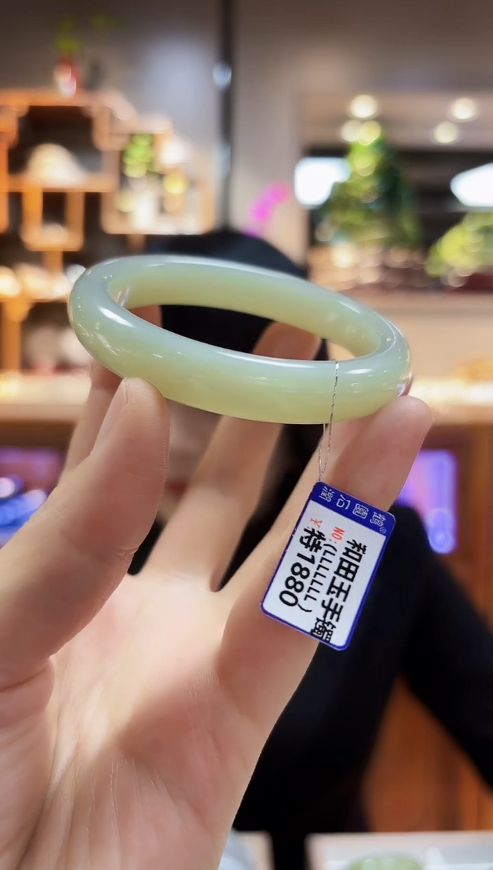 【闪购商品】和田玉54.7未镶嵌手镯微瑕