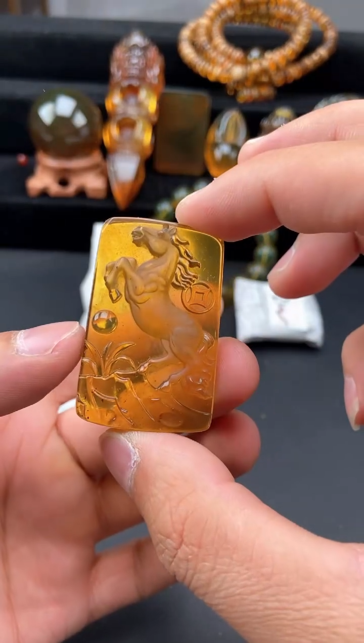 【闪购商品】琥珀颈饰未镶嵌金棕珀马到成功吊坠