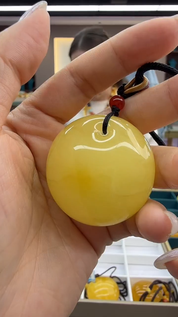 琥珀颈饰未镶嵌263秒拍号 假一罚三 