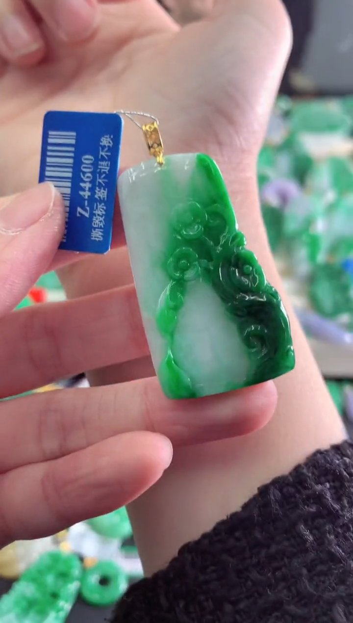 【闪购商品】翡翠吊坠(不含链)18K金镶嵌挂件