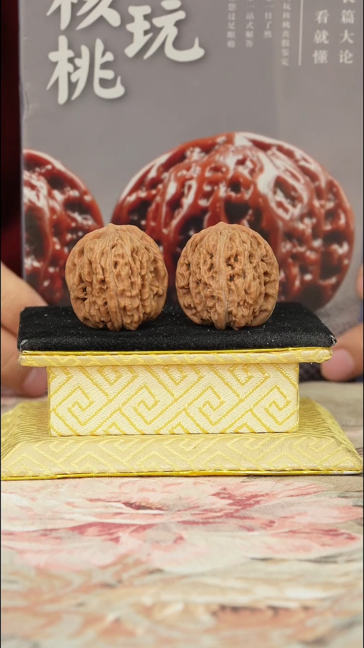 【闪购商品】文玩核桃把件一对四座楼送书