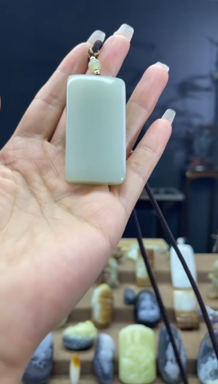 颈饰未镶嵌和田玉1