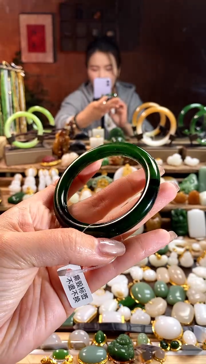 【闪购商品】和田玉手镯未镶嵌56.6