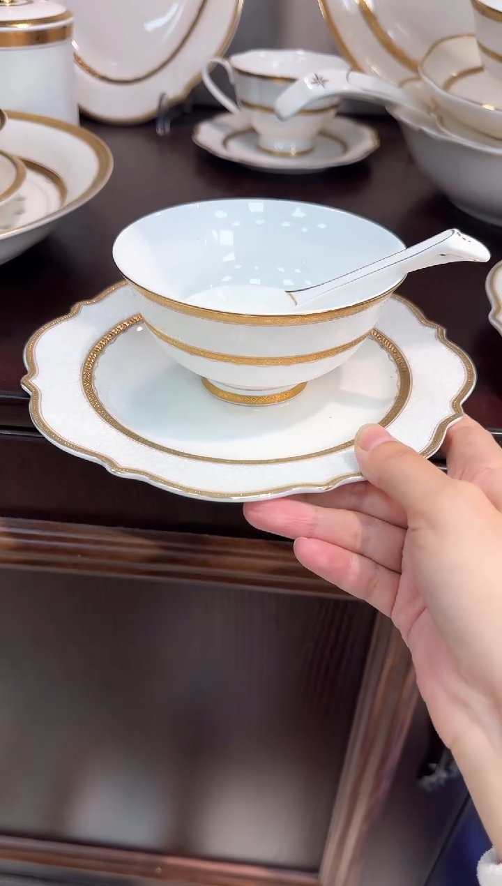 【闪购商品】瓷片8寸骨碟+4.75寸饭碗+小勺 各20件