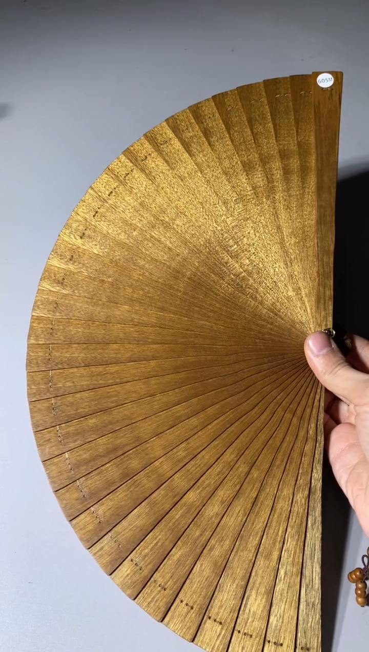 【闪购商品】金丝楠木雕605号21cm精品金丝楠木扇子