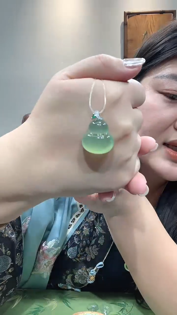 未镶嵌蛇纹石玉吊坠(不含链)葫芦