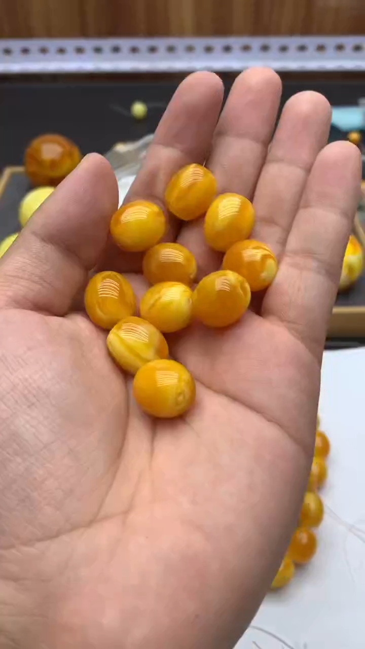 D125.鸡油黄14毫米枣珠