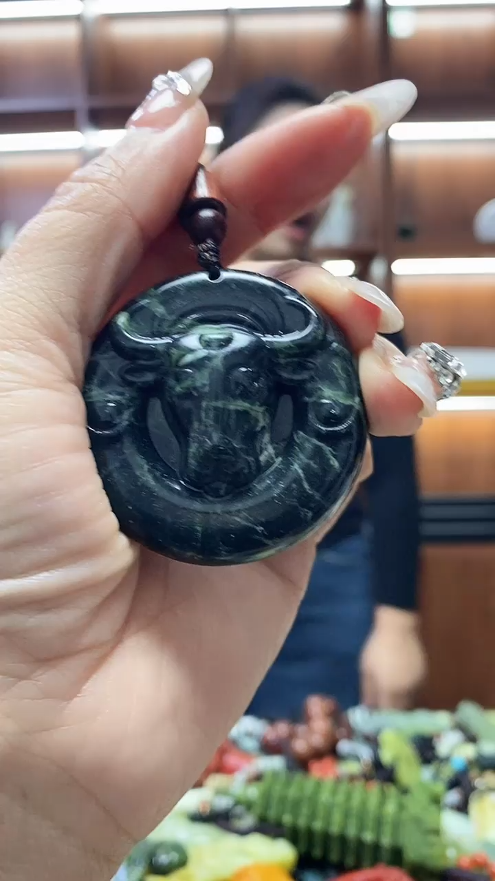 未镶嵌岫玉挂件 