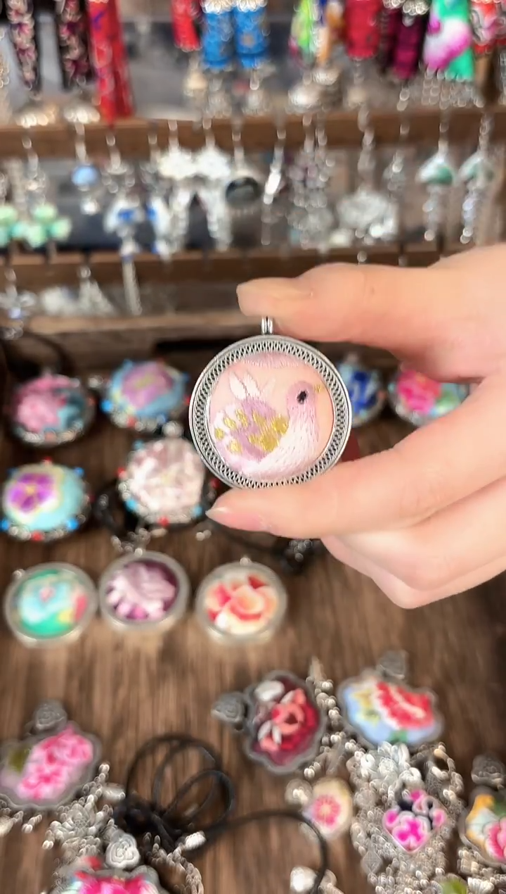 彩云南阁非遗老绣苗银饰品203