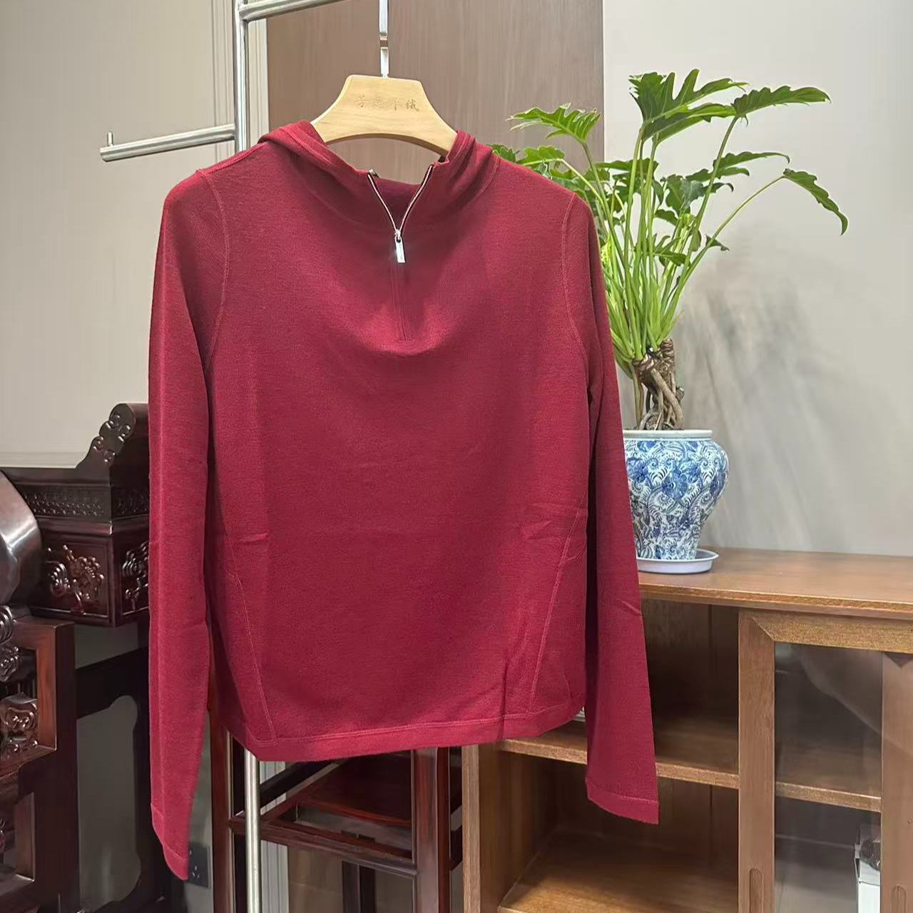 秋冬新品 精纺美丽诺羊毛 立裁修身半开门襟连帽长袖针织衫