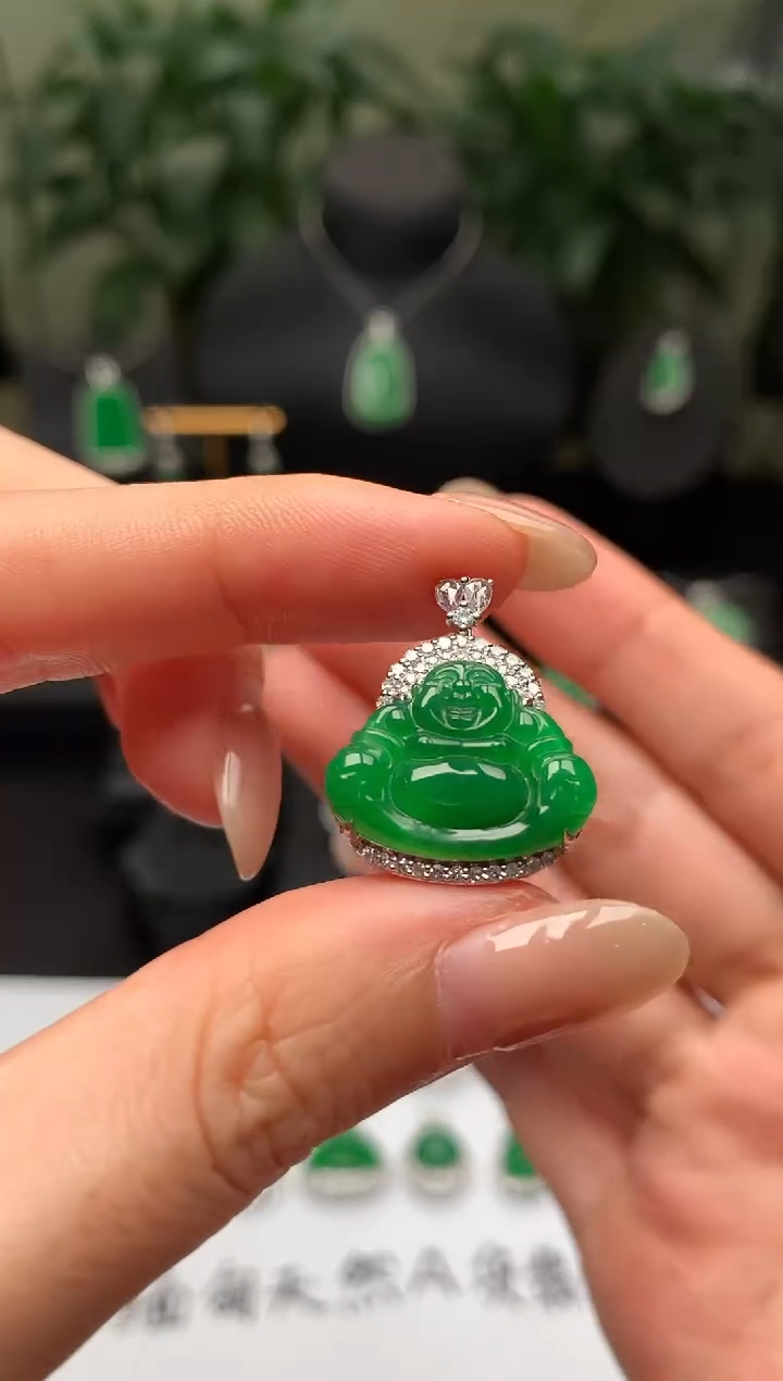 颈饰18K金镶嵌翡翠佛公