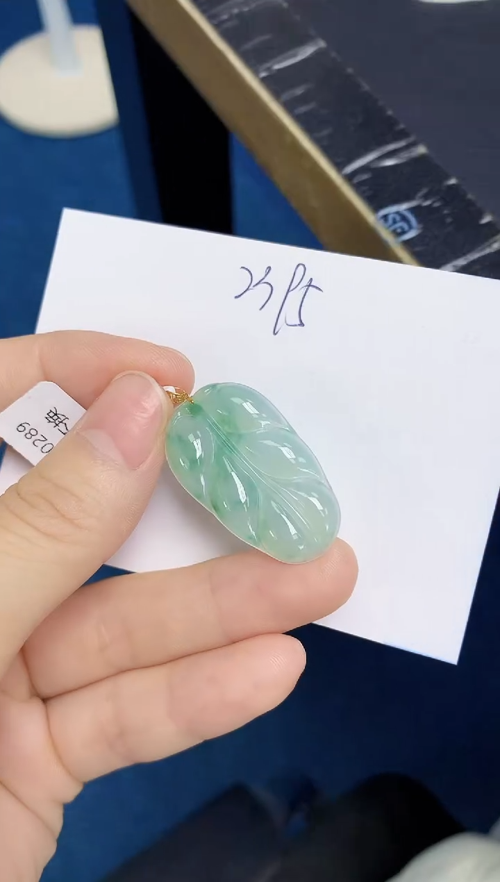 翡翠18K金镶嵌颈饰天然缅甸翡翠A货