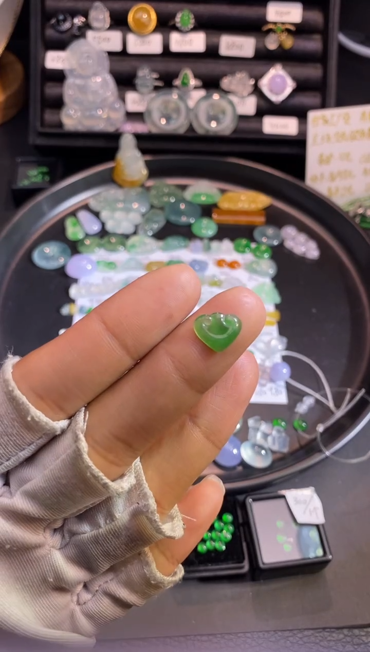 【闪购商品】翡翠挂件未镶嵌如意