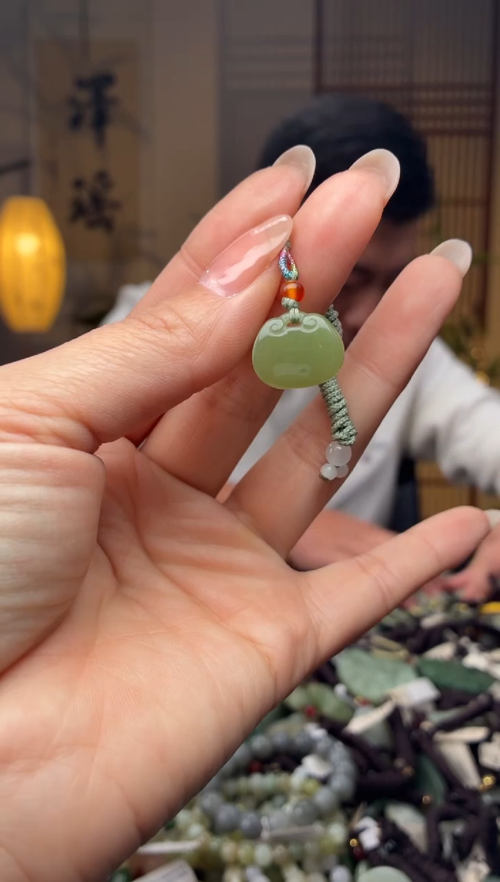 颈饰未镶嵌和田玉多样性发货，拍一发一