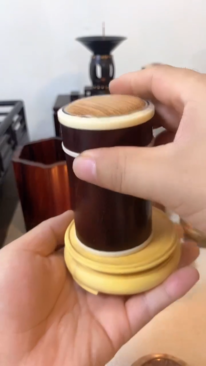 黄杨木三足圆底座