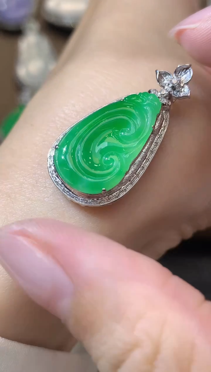 吊坠(不含链)18K金镶嵌翡翠C17