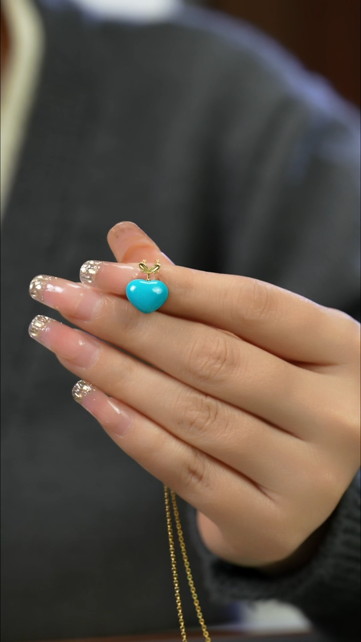 18K金镶嵌绿松石颈饰天空蓝桃心