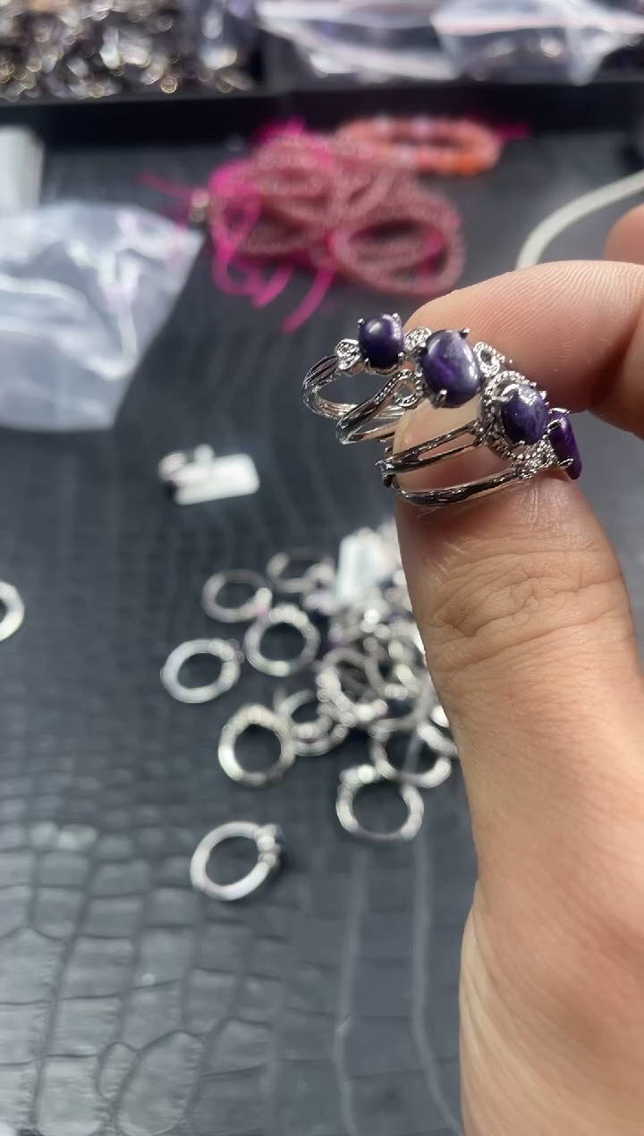 【闪购商品】苏纪石（舒俱来）戒指合金戒指 随机发一