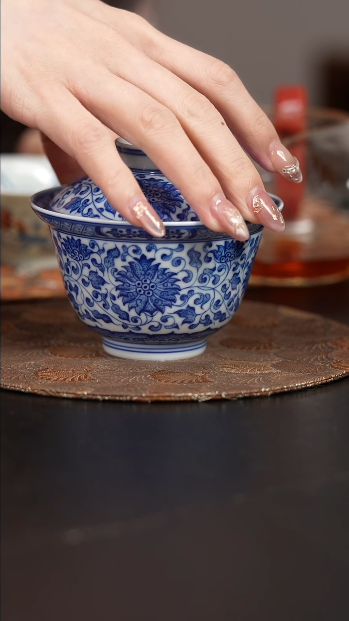 【闪购商品】杯看山柴窑青花缠枝盖碗