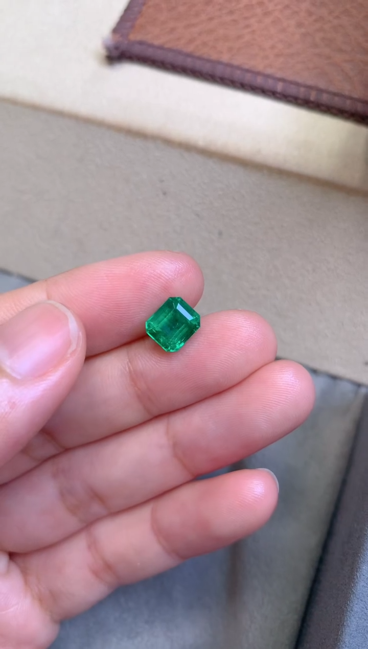 【闪购商品】祖母绿裸石未镶嵌1.85CT 哥伦比亚木佐色