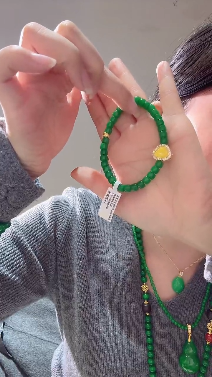 颈饰未镶嵌翡翠佛串