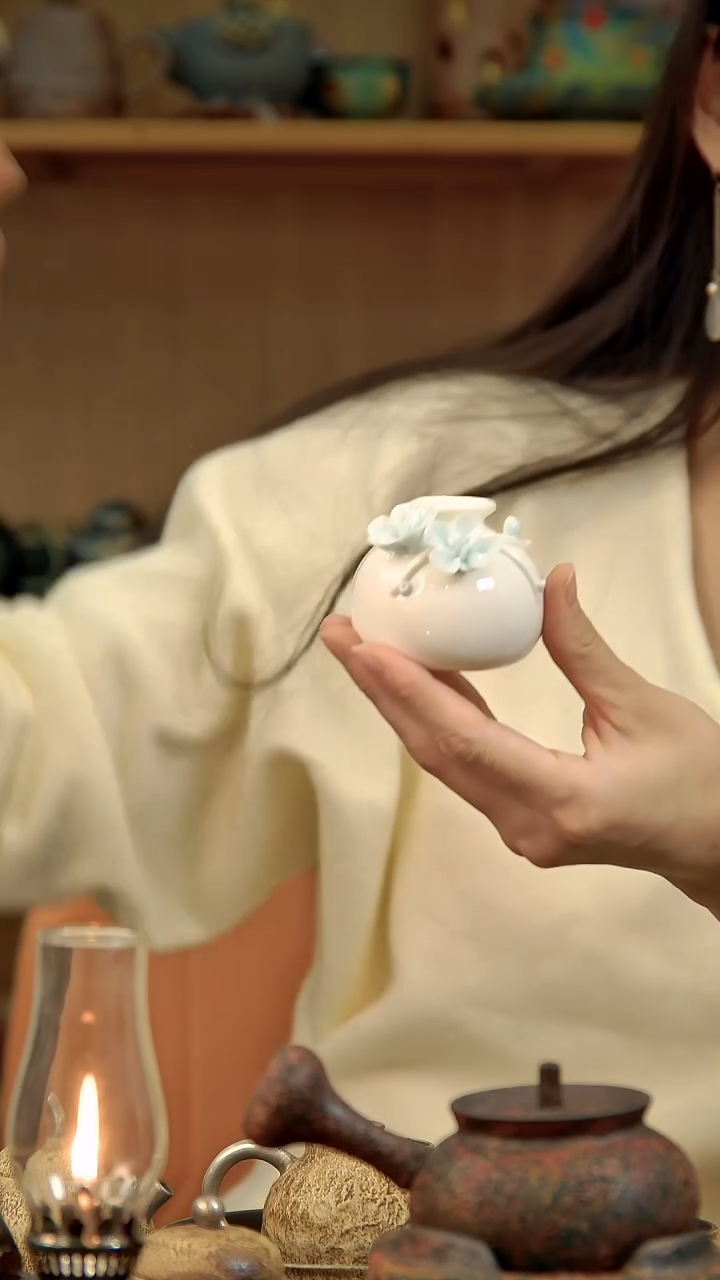 言野手作 手捏花蓝色花瓶