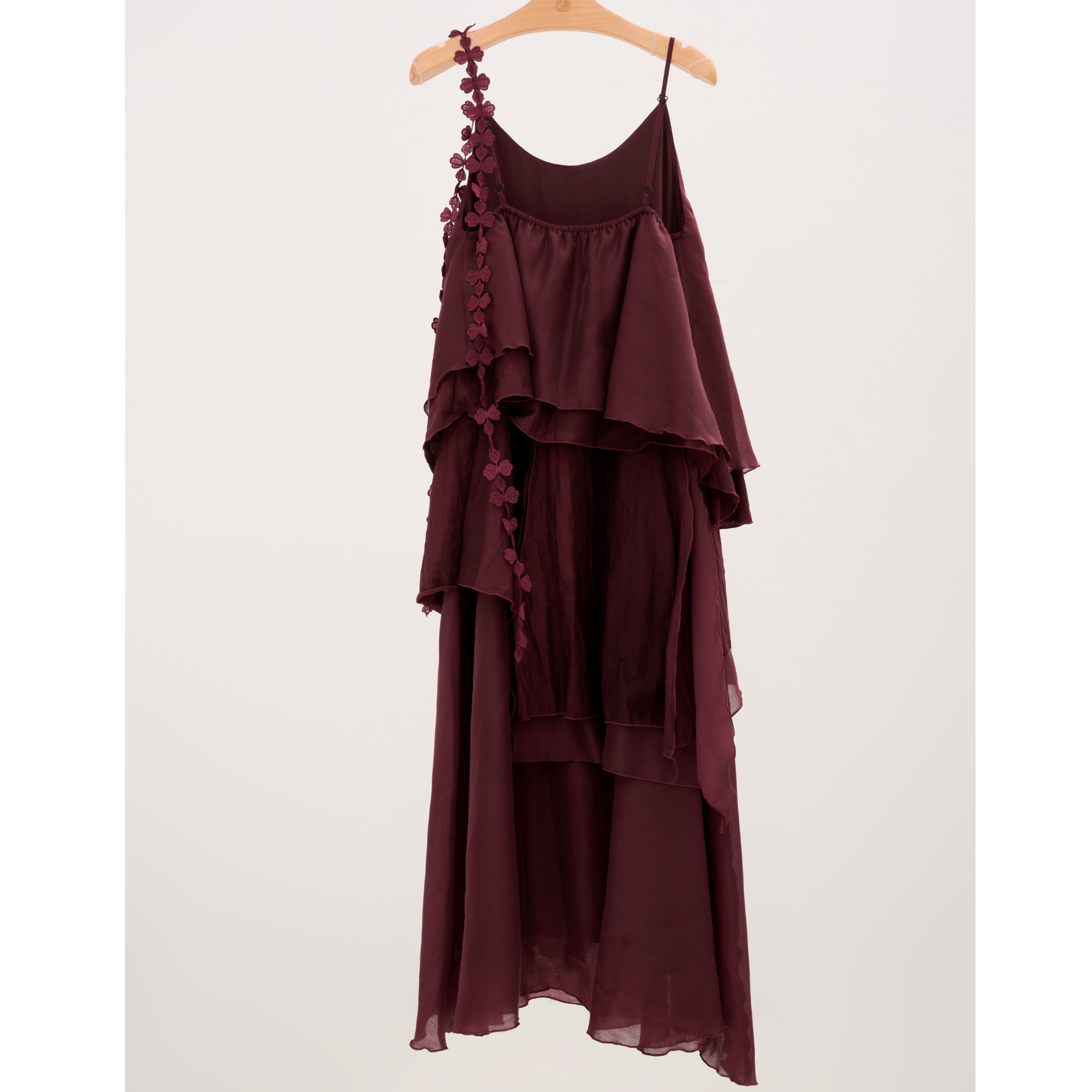 片断2025年夏季新款吊带连衣裙251129625L05