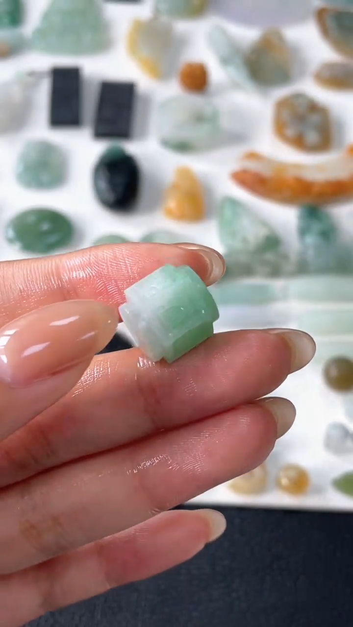 【闪购商品】定制翡翠未镶嵌12.7*12.3六字350