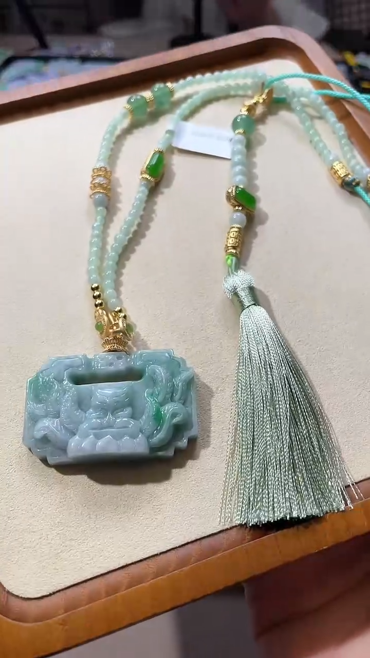 【闪购商品】翡翠颈饰未镶嵌吊坠