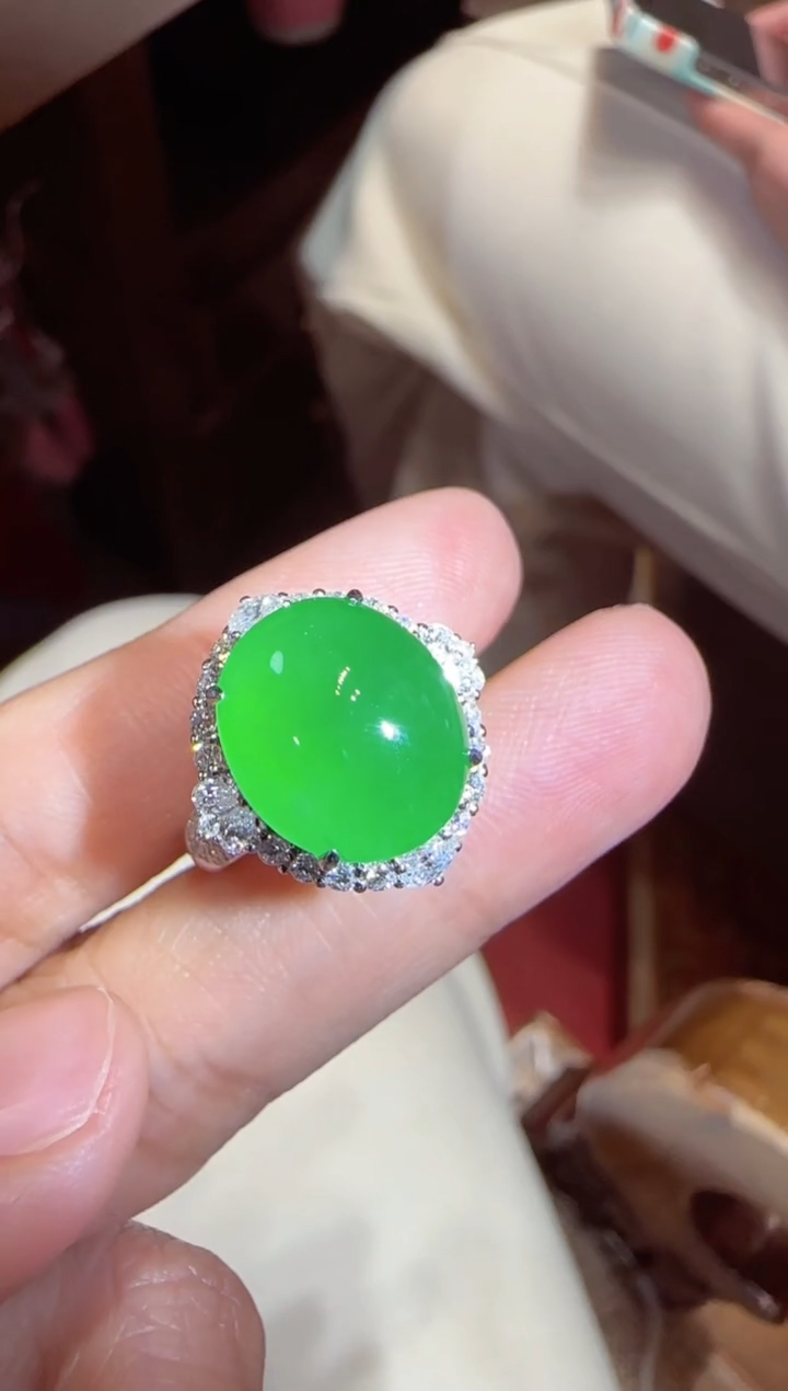 【闪购商品】翡翠戒指18K金镶嵌蛋面