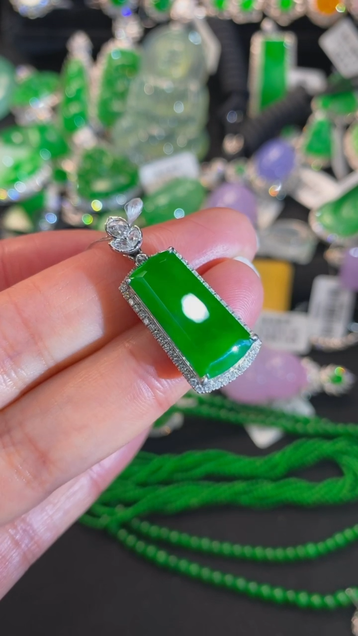 【闪购商品】翡翠颈饰未镶嵌无事牌