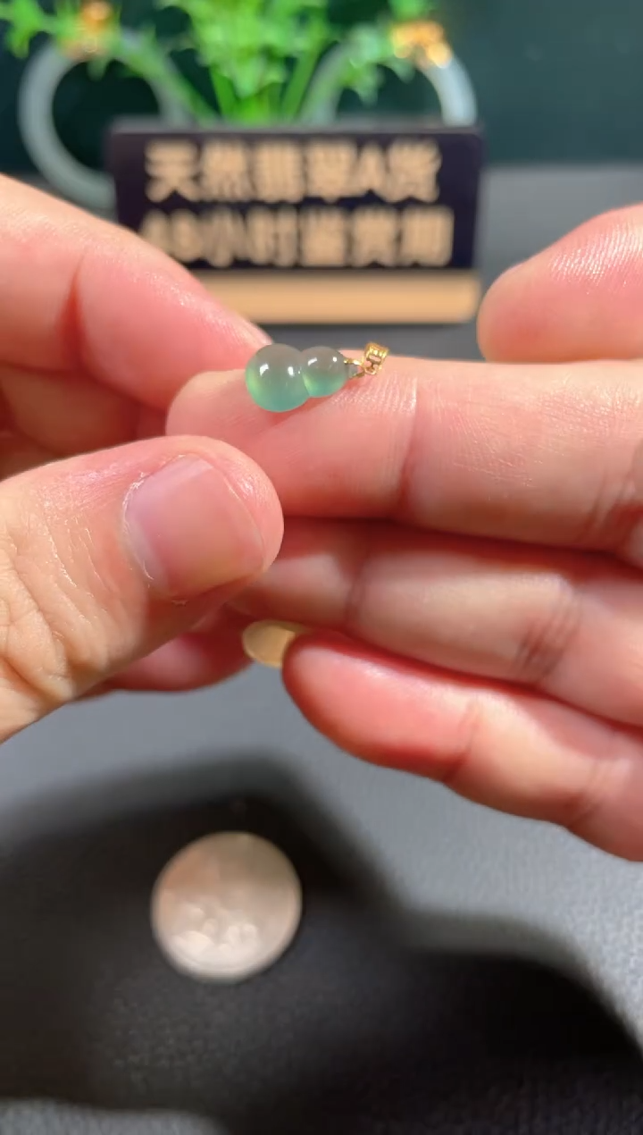 翡翠18K金镶嵌颈饰翡翠