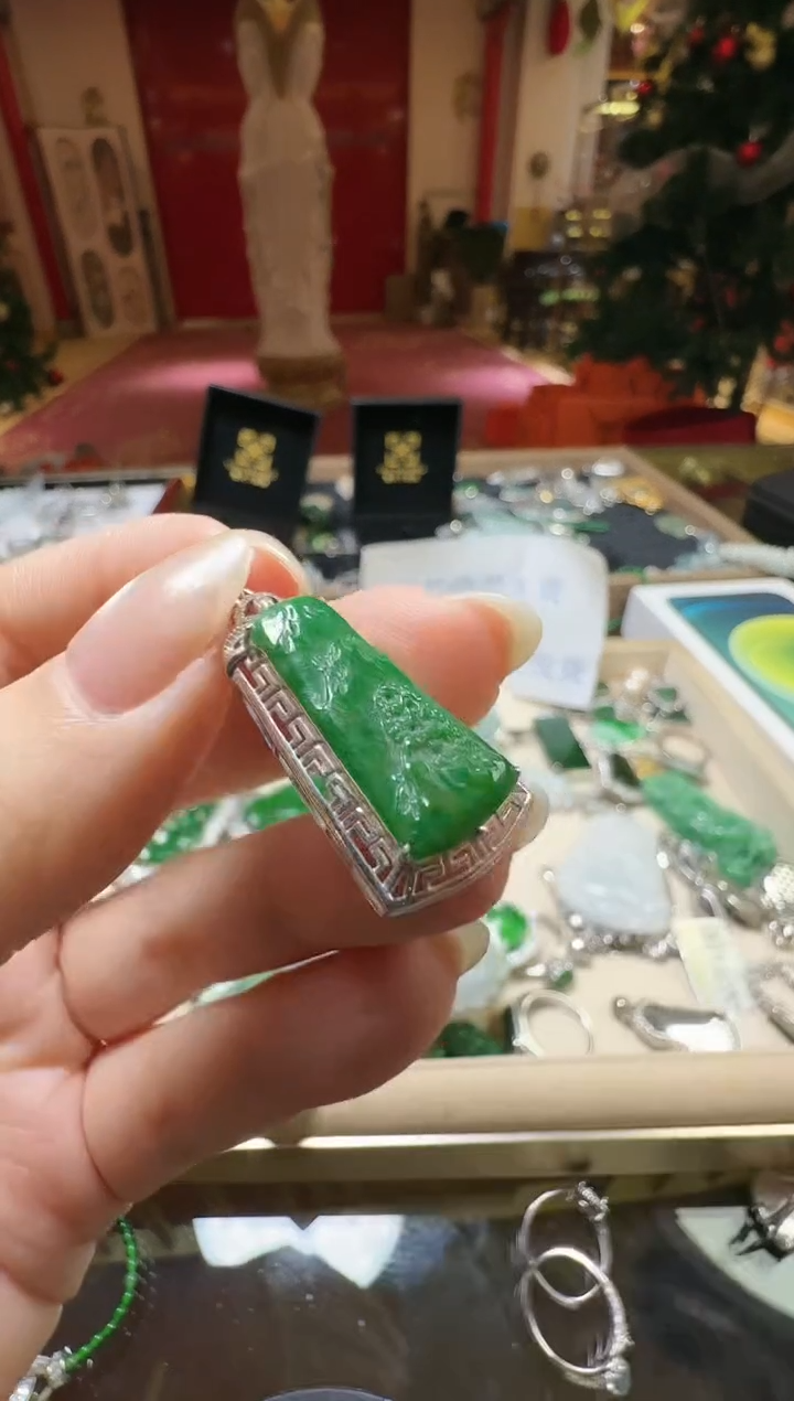 【闪购商品】翡翠吊坠(不含链)未镶嵌翡翠