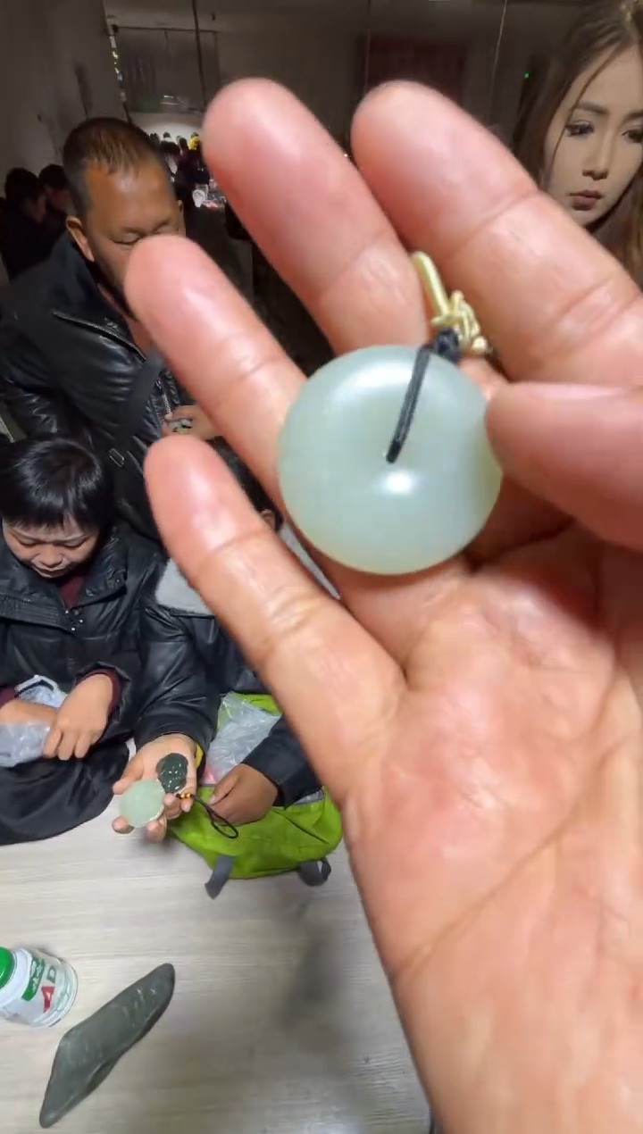 未镶嵌和田玉（糖玉）挂件和田玉